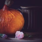 My project for course: Still-Life Photography: Create Dark and Moody Images. Un proyecto de Fotografía de producto, Fotografía artística y Fotografía gastronómica de Jen Urquhart - 21.05.2023