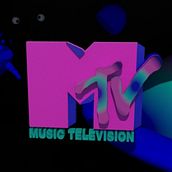 Logo MTV. Een project van  Ontwerp, Traditionele illustratie, 3D, Animatie, Grafisch ontwerp, 3D-animatie y Geanimeerde Illustratie van Valeria Anael - 17.01.2022