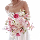 My project for course: Floral Arrangement Design with Seasonal Blooms. Un projet de Design d'intérieur, Pa, sagisme, Décoration, DIY , et Art floral et végétal de Indah Chrisninda - 22.05.2023