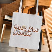 DROP THE NEEDLE. Br e ing e Identidade projeto de Chiara Turla - 17.05.2023