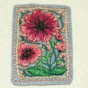 My project for course: Embroidery Techniques for Floral Patterns on Felt  . % margheritina tarafından hazırlanan Aksesuar Tasarımı, Sanat ve El Sanatları, Desen Tasarımı, Botanik İllüstras, on, Ve Tekstil Tasarımı projesi - 05.28.2023