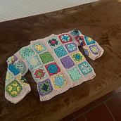 Mi proyecto del curso: Grannies de crochet: haz tu propio suéter. Un proyecto de Diseño de moda, Tejido, DIY, Crochet y Diseño textil de Olga Santos - 30.05.2023