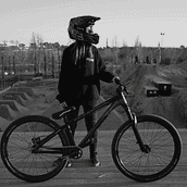 TRAIL ART. BIKE PARK. Cinema, Vídeo e TV, Motion Graphics, Fotografia, Publicidade, Design e Ilustração tradicional projeto de Sandra del Castillo Almorox - 30.05.2023