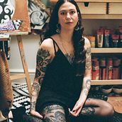 Tatto Artist Tiger Titz in her studio. Photograph, Portrait Photograph, Documentar, Photograph, Lifest, and le Photograph project by Nora Luna - 06.02.2023