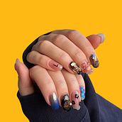 Korean nail art . Un projet de Design , Illustration traditionnelle , et Photographie de Mathilde Chevallier - 03.06.2023