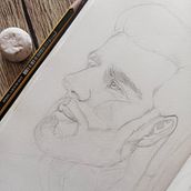 Mi proyecto del curso: Sketchbook de retrato: explora el rostro humano. Sketching, Drawing, Portrait Drawing, Artistic Drawing, Sketchbook, Traditional illustration, Pencil Drawing, and Realistic Drawing project by Mirian Crespo - 06.05.2023