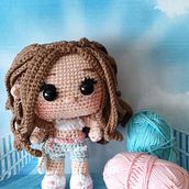 Mi proyecto del curso: Amigurumis: personas tejidas a crochet. Un proyecto de Artesanía, Diseño de juguetes, Tejido, Crochet, Amigurumi y Diseño textil de Anabel Serrano - 06.06.2023