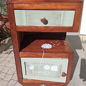 Mesa Cabeceira. Arts, Crafts, Furniture Design, Making, Interior Design, DIY, Woodworking, Upc, cling, Decorative Painting, Furniture Restoration, Upc, and cling project by tania.m.bartolomeu - 06.07.2023