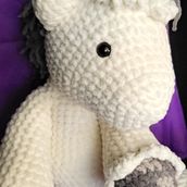 Unicorn Doll in Blanket Yarn. Un progetto di Uncinetto, Artigianato e Fiber Art di Celeste - 08.06.2023