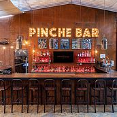 Pinche Bar. Design, Architecture, Br, ing, Identit, Furniture Design, Making, Industrial Design, Interior Architecture & Interior Design project by archiguru - 11.14.2021
