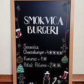 Creative boards for the restaurant. Un projet de Calligraphie, Lettering, Créativité , et Dessin de Jovana Vracar - 11.06.2023