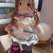 Mi proyecto del curso: Elaboración de muñecas amigurumi románticas. Un proyecto de Artesanía, Diseño de juguetes, Tejido, Crochet, Amigurumi y Diseño textil de Mariella Loyola - 17.06.2023