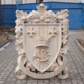 Talla de madera. Escudo de armas. Cimera tallada en madera de tilo.. Un proyecto de Carpintería de Oleksandr Hrytsai - 23.06.2023