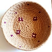 Meu projeto do curso: Tecelagem de cestas para iniciantes: técnica em espiral. Un projet de Création d'accessoires, Artisanat, St, lisme, Art textile , et Design textile de Bianca Lemes - 24.06.2023