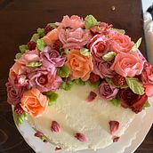 My project for course: Decorative Buttercream Flowers for Cake Design. Design, and DIY project by Charmian Christie - 06.24.2023