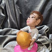 Mi proyecto del curso: Diseño y creación de un art toy: de la persona al personaje. Character Design, Sculpture, To, Design, Art To, and s project by Marisol Villaverde - 06.25.2023