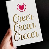 Mi proyecto del curso: Diseño y encuadernación de sketchbooks. Un proyecto de Ilustración tradicional, Artesanía, Encuadernación, DIY y Sketchbook de Alejandra Gómez Coto - 26.06.2023