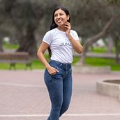 Mi proyecto del curso: Dirección de modelos para fotografía. Un progetto di Fotografia, Fotografia di moda, Fotografia di ritratto e Fotografia in studio di Lehi Crispin - 20.06.2023