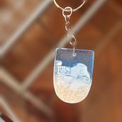 Mi proyecto del curso: Diseño de joyería en resina . % Marisol Solis tarafından hazırlanan Aksesuar Tasarımı, Sanat ve El Sanatları, Mücevher Tasarımı, Ve Kendin Yap projesi - 05.30.2023