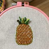 Mi proyecto del curso: Técnicas básicas de bordado: puntadas, composiciones y gamas cromáticas. Een project van Ontwerp van accessoires, Kostuumontwerp, Borduurwerk, Kleurentheorie y Textielontwerp van López Martinez - 01.07.2023