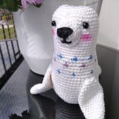 Mój projekt z kursu: Szydełko: twórz, przerabiaj i ozdabiaj amigurumis. Arts, Crafts, To, Design, Fiber Arts, DIY, Crochet, Amigurumi, and Textile Design project by ewelinarog - 07.02.2023