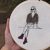 Meu projeto do curso: Bordado de imagens de moda com Needle Felting.. Embroider, Needle Felting, and Textile Design project by Fabiele de Morais - 07.05.2023