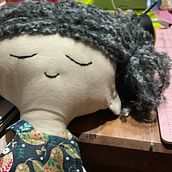 Meu projeto do curso: Bonecas de pano: design, costura e criação de conteúdo. Arts, Crafts, To, Design, Social Media, Mobile Photograph, Product Photograph, Sewing, Instagram Photograph, Patternmaking, and Dressmaking project by Adalene Ritter - 07.06.2023