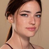 My project for course: Retouching for Diverse Skin Tones in Photoshop Ein Projekt aus dem Bereich Bildbearbeitung und Fotoretuschierung von Gvantsa Kekenadze - 10.07.2023