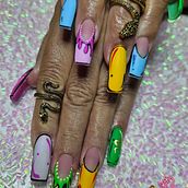 Mi proyecto del curso: Introducción al nail art. Un proyecto de Ilustración tradicional, Pintura, Pattern Design y Pintura decorativa de Sheila Santiago - 10.07.2023