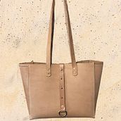 Mi proyecto del curso: Creación de bolsos de piel personalizados cosidos a mano. Projekt z dziedziny Projektowanie dodatków, Craft, Projektowanie mod,  Sz i cie użytkownika Silvia König - 13.07.2023