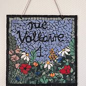 My project for course: Modern Mosaic Art: Make Floral Compositions with Tiles. Un progetto di Artigianato, Design e creazione di mobili, Ceramica, Interior Design e DIY di Natalia - 16.07.2023