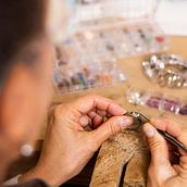Jewelry for Every Occasion: Newton Jewelry's Versatile Collection. Un progetto di Design di gioielli di alexandcompanyy - 18.01.1990