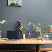 My project for course: Floral Arrangement Design with Seasonal Blooms. Un progetto di Interior design, Paesaggismo, Interior Design, DIY e Design floreale e vegetale di Rosie - 19.07.2023
