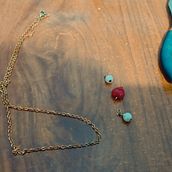 Collar hecho con elementos reciclados . Arts, and Crafts project by Ximena Rivas Ruiz - 07.09.2023