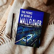 My project for course: Book Cover Design: Illustrate Stories with Evocative Images - The Perks of Being a Wallflower. Projekt z dziedziny Grafika ed, torska, Projektowanie graficzne, Trad, c, jna ilustracja i Malowanie akwarelą użytkownika Andrea Smith - 23.07.2023