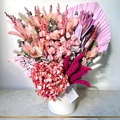 Meu projeto do curso: Design de arranjos com flores secas e preservadas. Interior Design, L, scape Architecture, Decoration, DIY, Floral, and Plant Design project by Eduardo Damazo Camargo - 07.26.2023