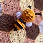 Abejita amigurumi . Arts, and Crafts project by yre1972@icloud.com Rodriguez - 07.28.2023
