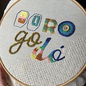 Meu projeto do curso: Letras bordadas: a linha como ferramenta gráfica. Embroider, and Textile Design project by Catia Portuense - 07.31.2023