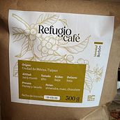 Refugio Café. Un projet de Publicité, Photographie, Br, ing et identité, Marketing , et Conception de produits de patricioepk - 03.08.2023