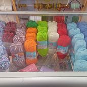 Mi proyecto del curso: Amigurumis: personas tejidas a crochet. Arts, Crafts, To, Design, Fiber Arts, Crochet, Amigurumi, and Textile Design project by Andrea Valencia - 08.03.2023