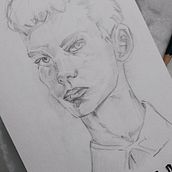 My project for course: Portrait Sketchbooking: Explore the Human Face. Un projet de Esquisse , Dessin, Dessin de portrait, Dessin artistique , et Carnet de croquis de gladys_nihitha15 - 06.08.2023