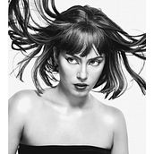 Black & White. Photograph, and Portrait Photograph project by Bruna Longatta - 03.01.2023