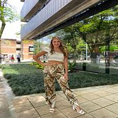 Mi proyecto del curso: Patronaje: crea pantalones de vestir clásicos a medida. Un proyecto de Artesanía, Diseño de moda, Costura, Patronaje y confección			 de Adelaida Maldonado - 19.07.2023