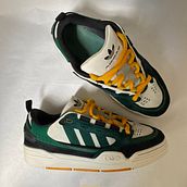 Mi proyecto del curso: Restauración y personalización de sneakers. Accessor, Design, Fashion Design, Acr, lic Painting, DIY, Upc, and cling project by Itamar Andrade - 08.07.2023