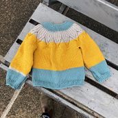 Jersey con cenefa. Een project van Breien van m_geiko - 14.08.2023