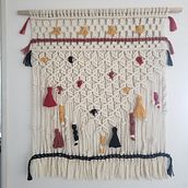 Mi proyecto del curso: Macramé: nudos básicos y complejos. Un proyecto de Diseño de complementos, Diseño de interiores, Decoración de interiores, Tejido, Macramé y Diseño textil de María Isabel Rojas - 16.08.2023