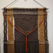 Meu projeto do curso: Introdução ao macramê: criação de um tapete decorativo. Accessor, Design, Arts, Crafts, Interior Design, Decoration, Fiber Arts, Macramé, and Textile Design project by Sílvia Sá - 08.19.2023