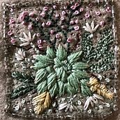 Mi proyecto del curso: Técnicas de bordado para motivos florales en fieltro. Accessor, Design, Arts, Crafts, Pattern Design, Botanical Illustration, and Textile Design project by oreynosoalvarado - 07.26.2023