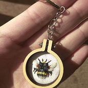 Mi proyecto del curso: Bordado en miniatura: crea joyas textiles. Jewelr, Design, Embroider, and Textile Design project by Rocio Rios Pröschle - 08.21.2023