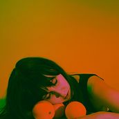 Project for Course | Self-Portrait Photography: Explore Color and Light (Self-Portrait #1). Photograph, Instagram & Instagram Photograph project by leahraine - 08.21.2023